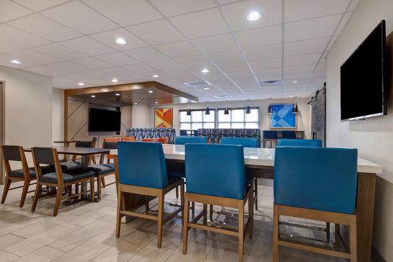Holiday Inn Express & Suites Central Omaha By Ihg מסעדה תמונה