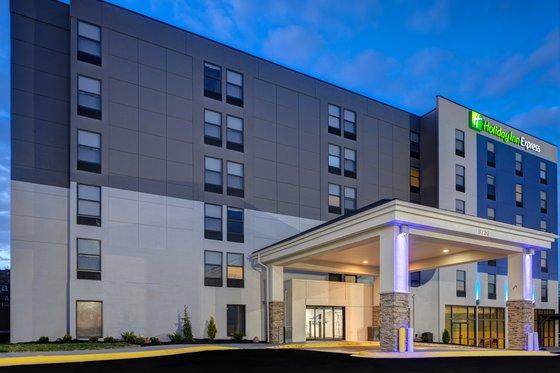 Holiday Inn Express & Suites Central Omaha By Ihg מראה חיצוני תמונה